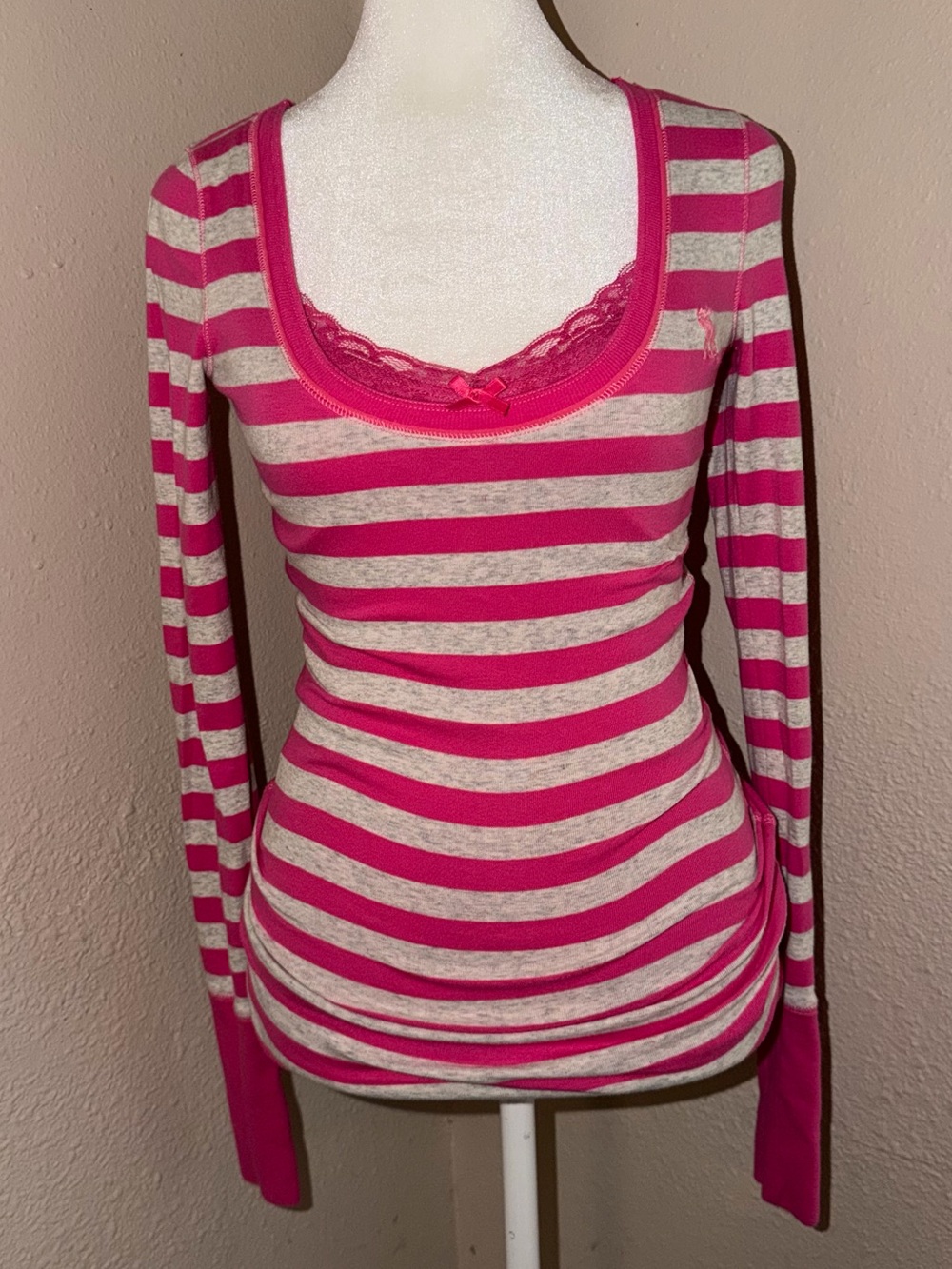 Vintage Y2K Hollister 2000s Long Sleeve Scoop Neck Striped Top